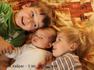 Toník Kašpar - 5 let, se sestrami